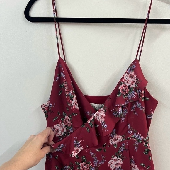 Fame & Partners Floral Ruffle Wrap Dress Size: 6 Color: burgundy/ floral print - Picture 3 of 12